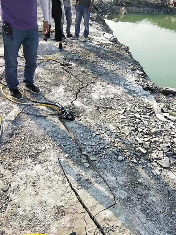 河南宁夏坚硬石头免放炮劈裂机