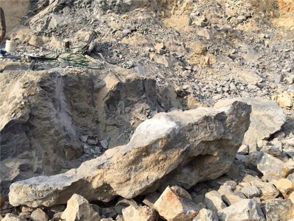 广西上海矿石***破碎劈裂机