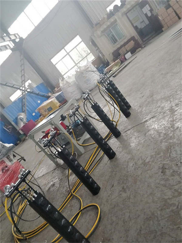 挖隧洞岩石太硬挖掘机打不动怎么办劈石机