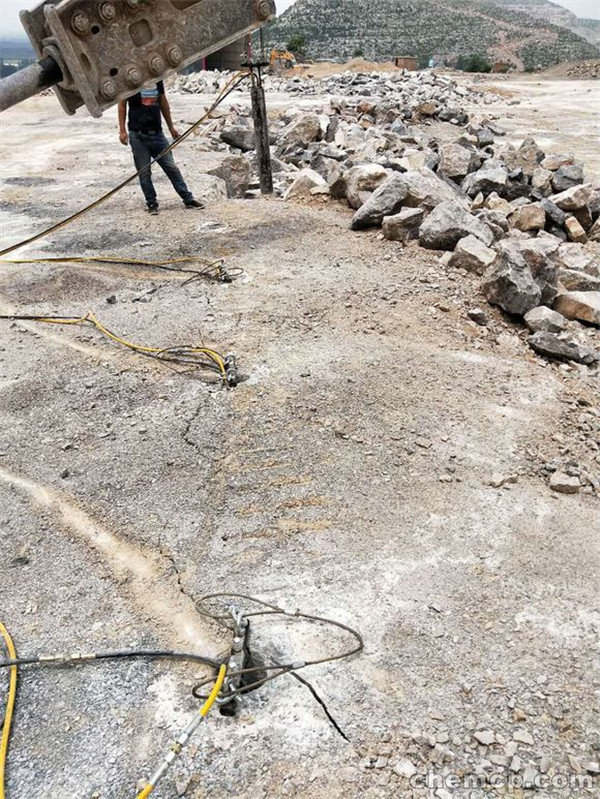 硬石头开裂液压机械破石机