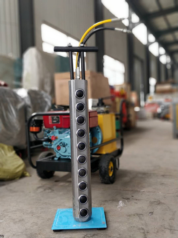 挖隧洞石头太硬鹰嘴钩机打不动用什么机器静爆机