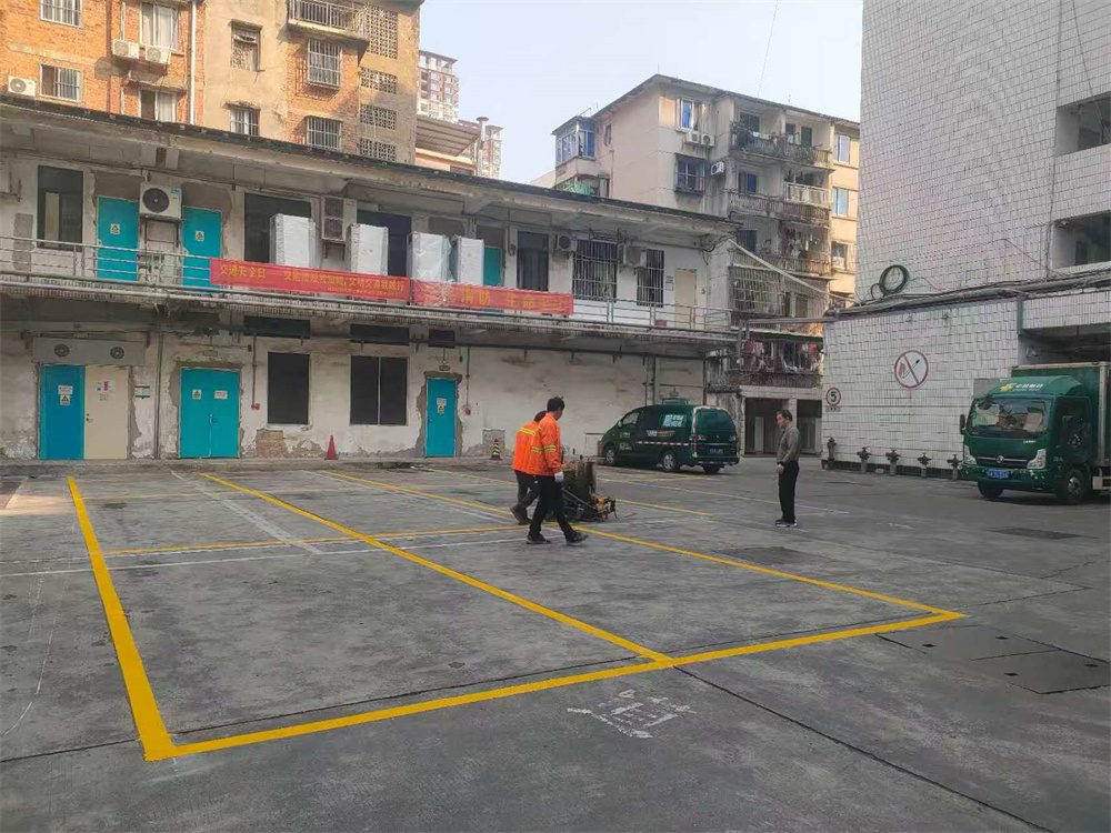 广西百色乐业汽车位地标线队伍