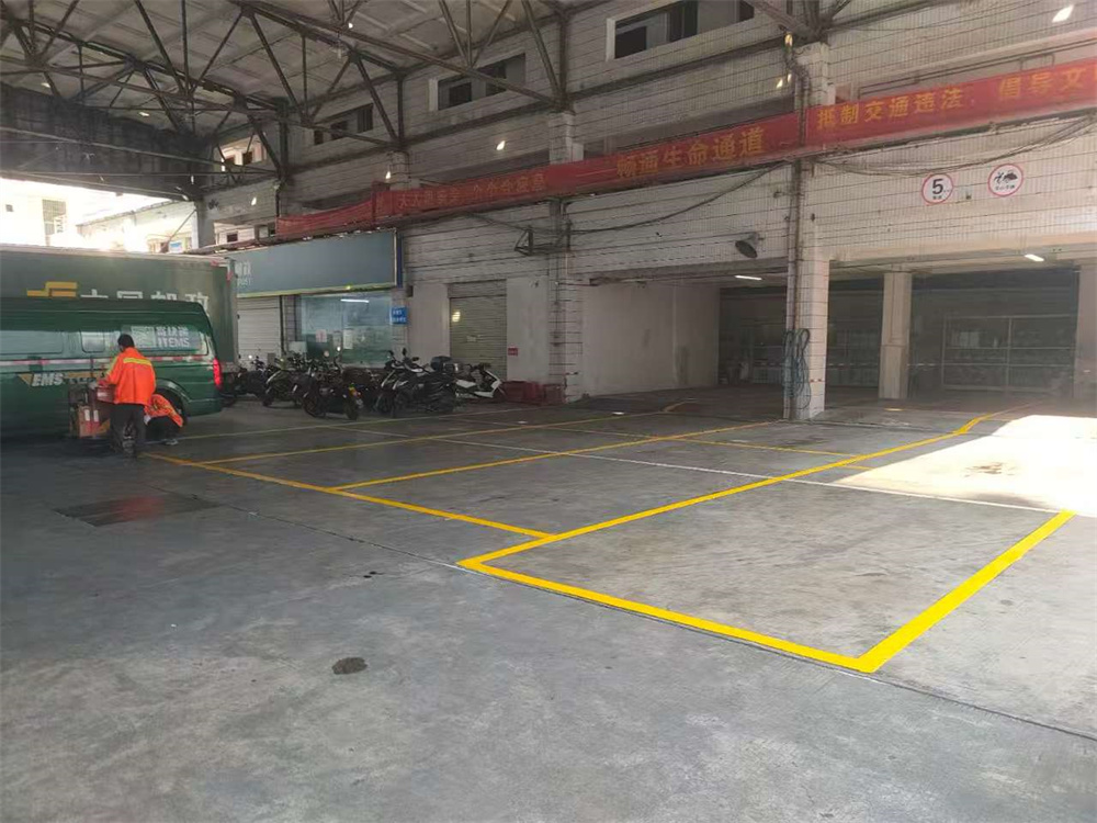 广西百色乐业汽车位地标线队伍